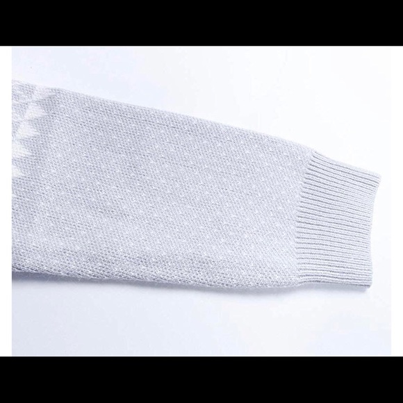 Gray reindeer Christmas sweater - Picture 3 of 6